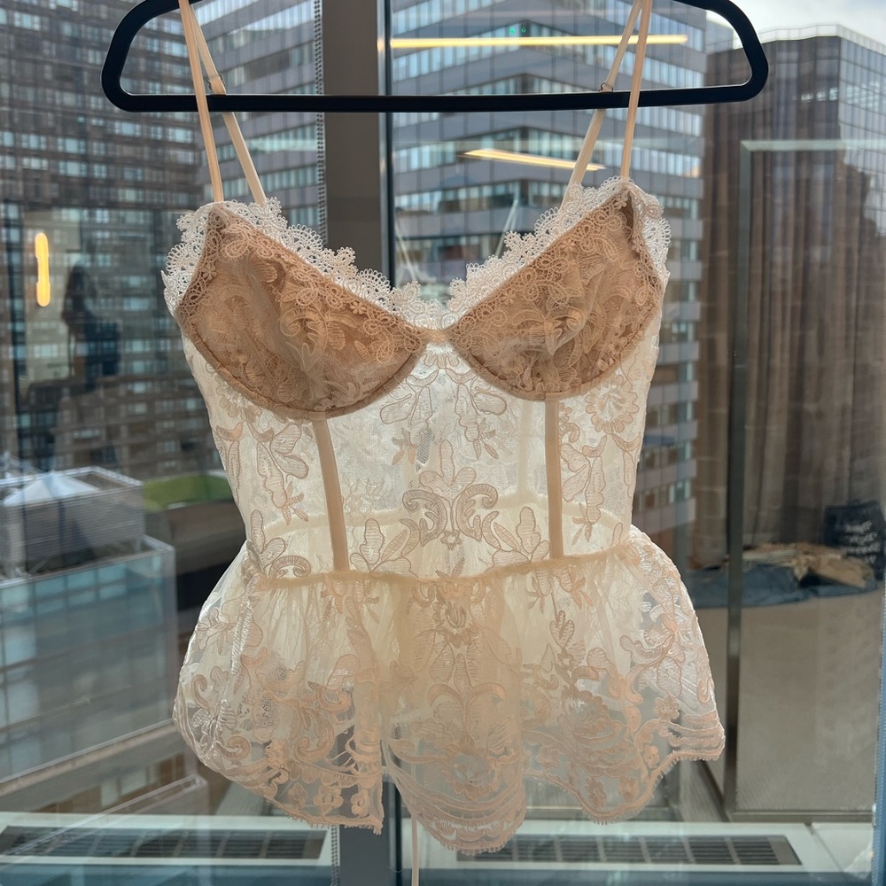 V. Chapman White Lace Peplum Bustier Top - Picture 2 of 6